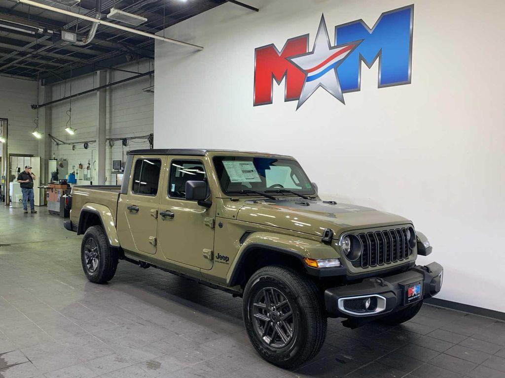 new 2025 Jeep Gladiator car, priced at $47,090