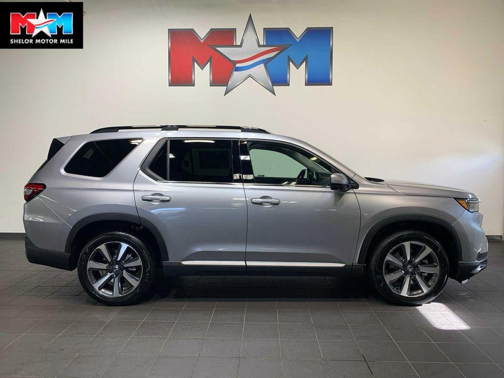 new 2025 Honda Pilot car, priced at $51,095