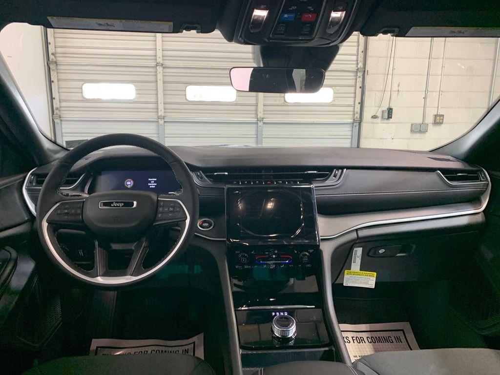 new 2025 Jeep Grand Cherokee car, priced at $42,238