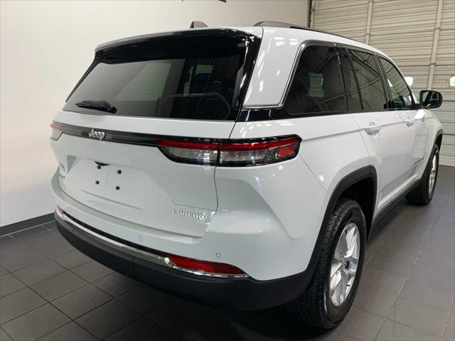 new 2025 Jeep Grand Cherokee car, priced at $42,820