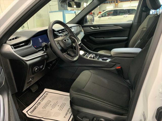 new 2025 Jeep Grand Cherokee car, priced at $42,820