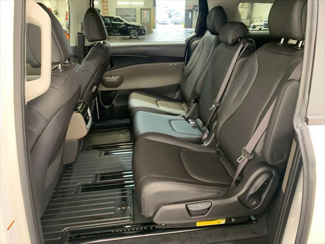 new 2025 Kia Carnival car, priced at $40,486
