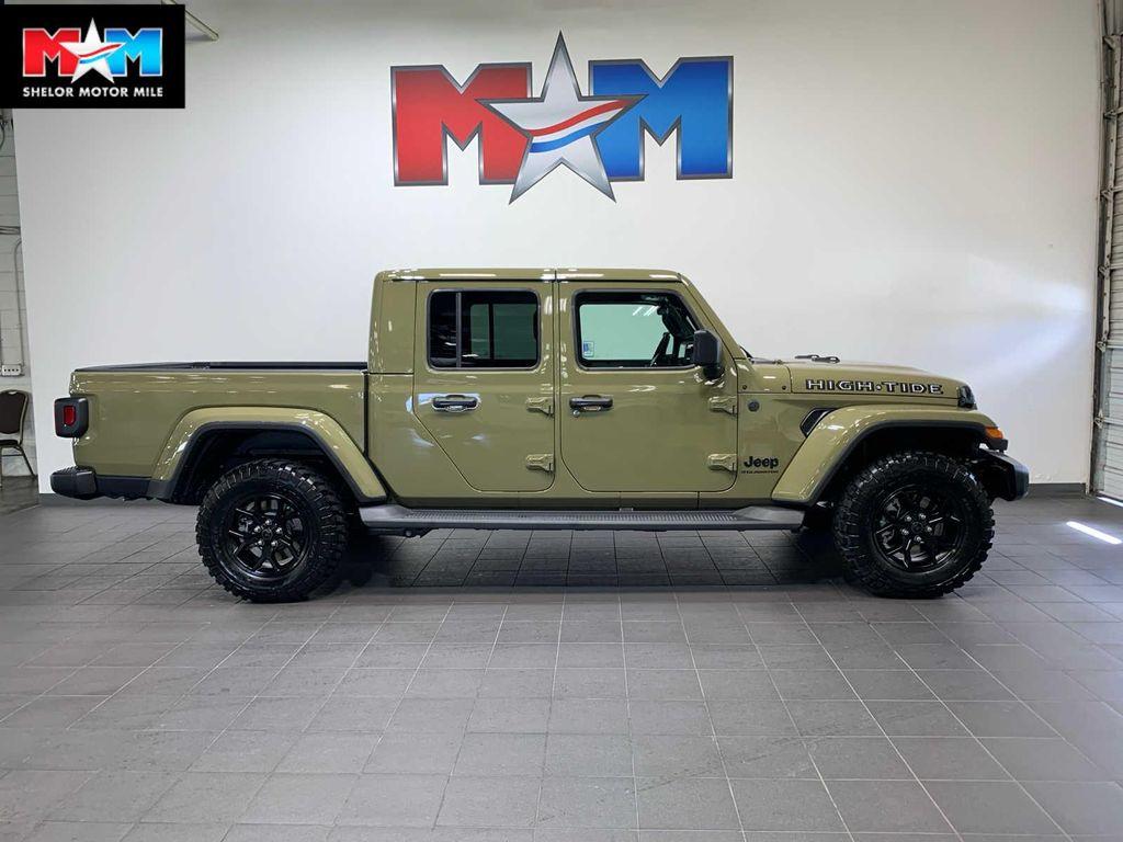 new 2025 Jeep Gladiator car, priced at $48,205