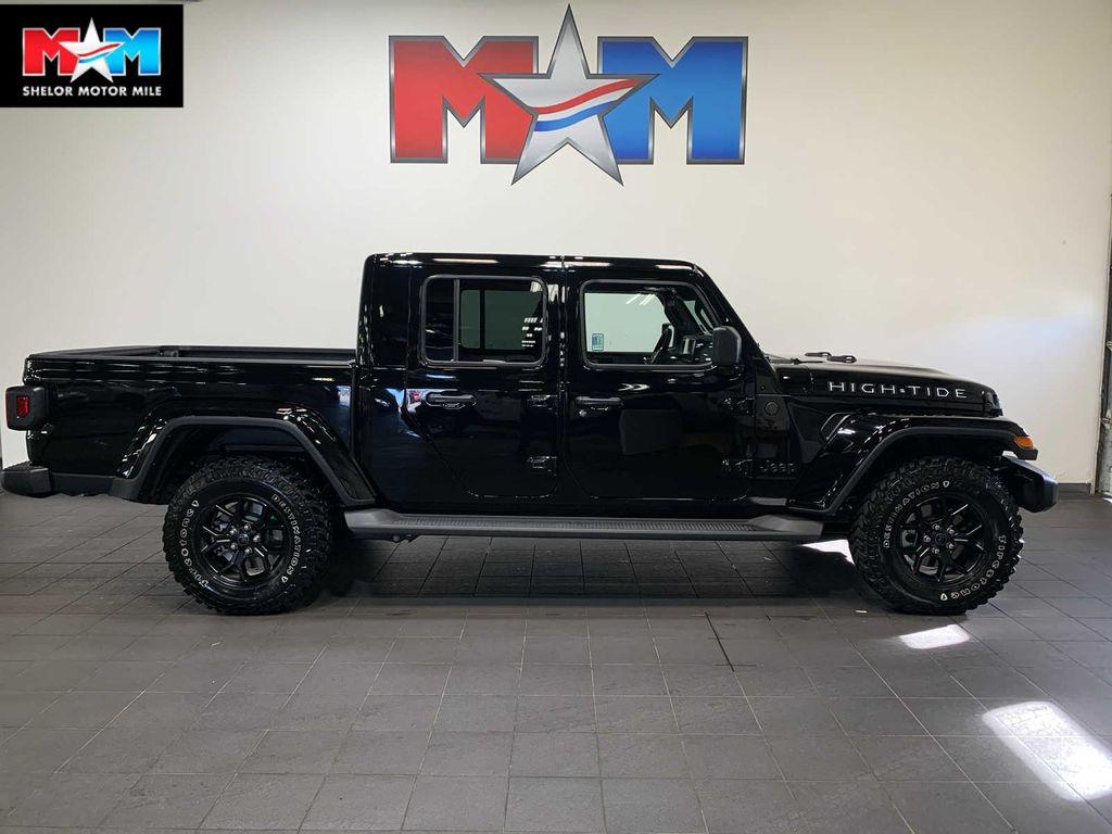 new 2025 Jeep Gladiator car, priced at $47,905