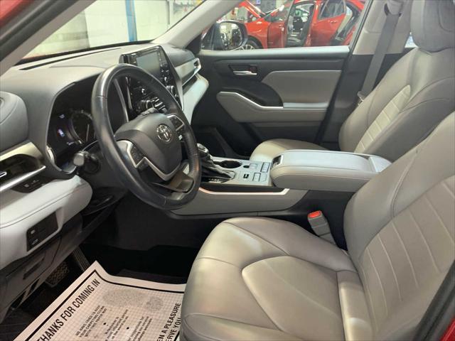 used 2022 Toyota Highlander car, priced at $38,389