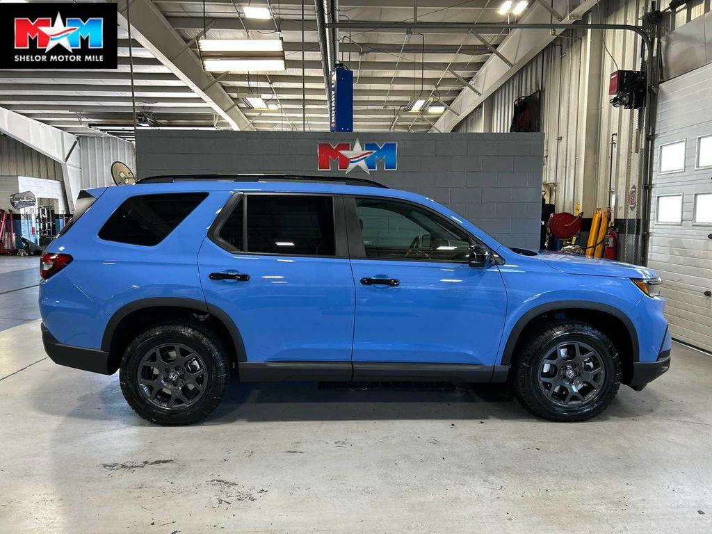 new 2025 Honda Pilot car, priced at $49,497