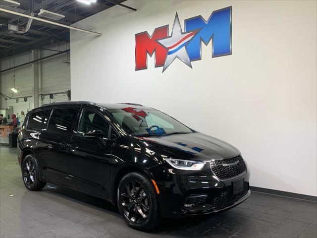 new 2025 Chrysler Pacifica car, priced at $52,530