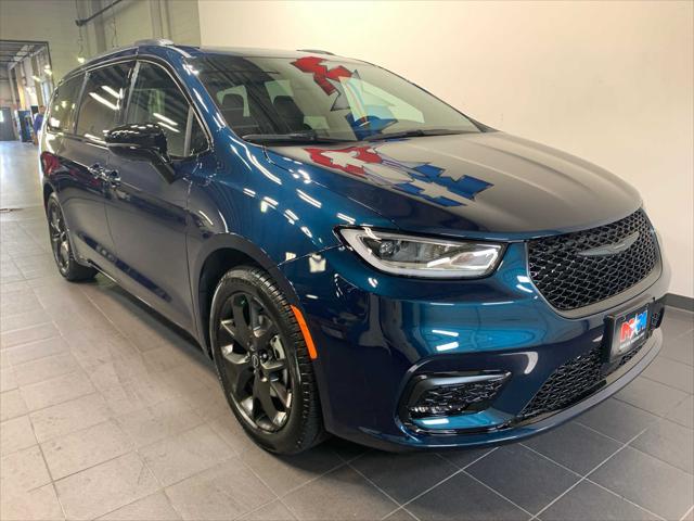 new 2025 Chrysler Pacifica car, priced at $50,060