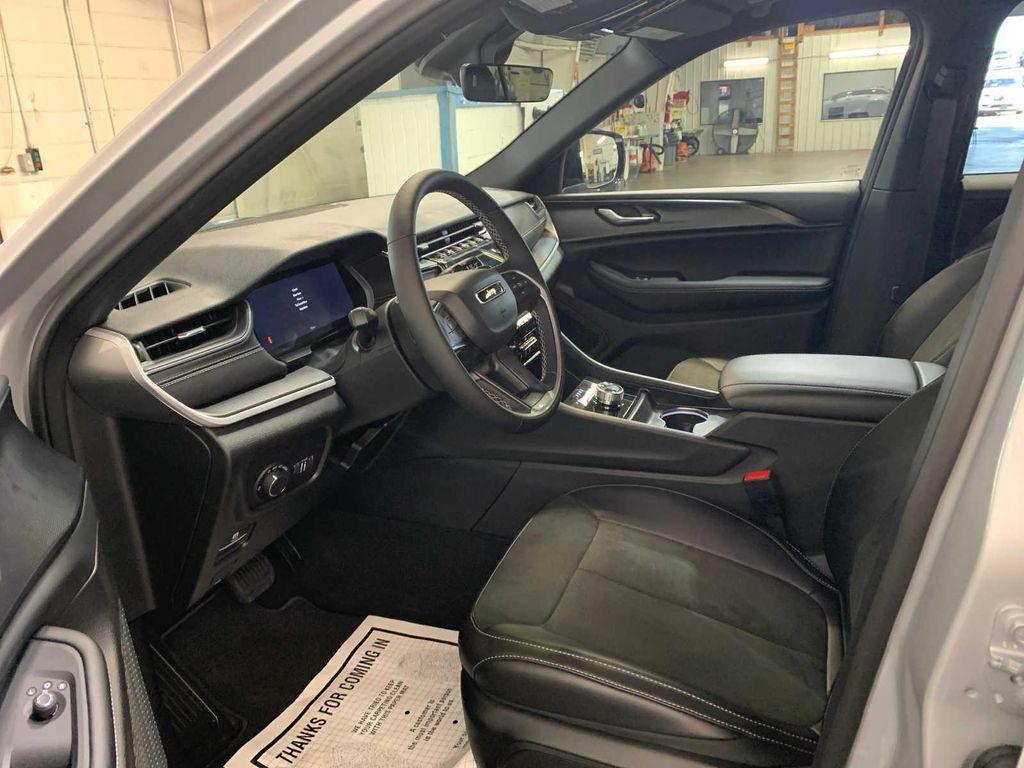 new 2025 Jeep Grand Cherokee car, priced at $45,525