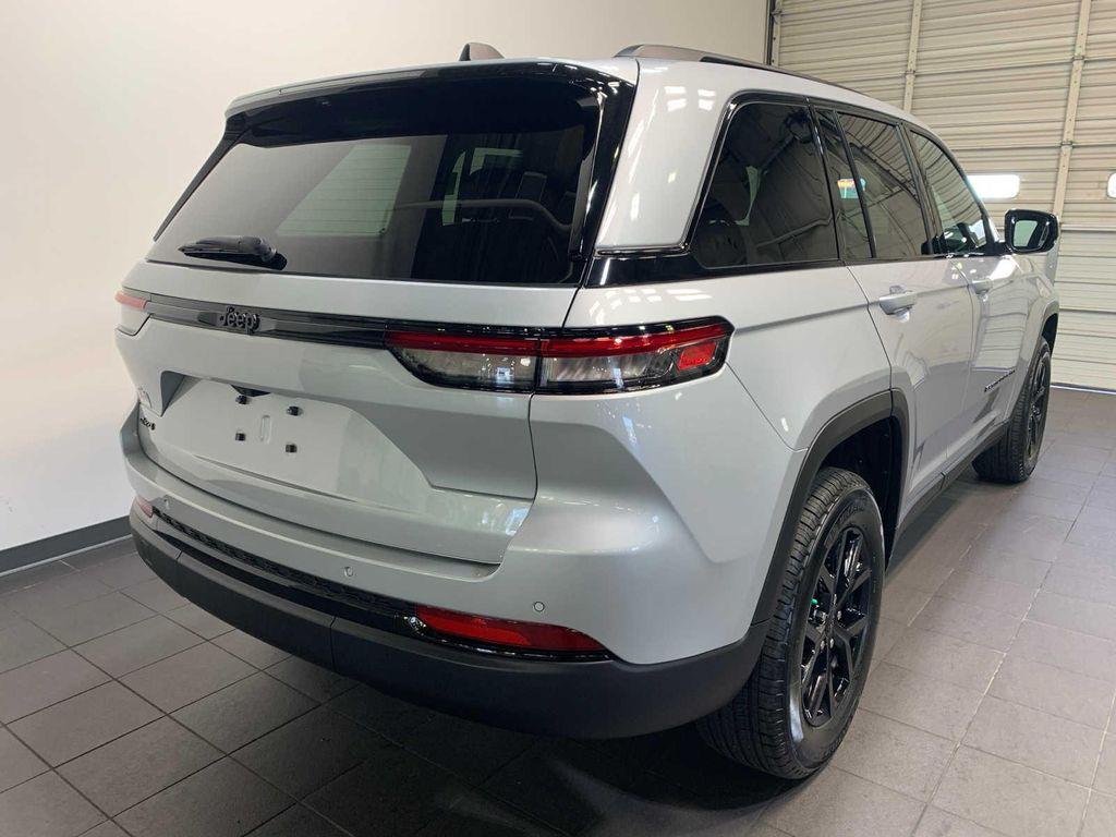 new 2025 Jeep Grand Cherokee car, priced at $45,525