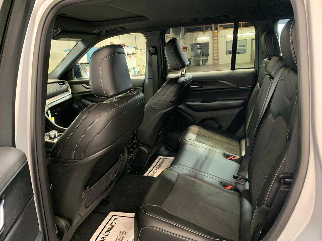 new 2025 Jeep Grand Cherokee car, priced at $45,525