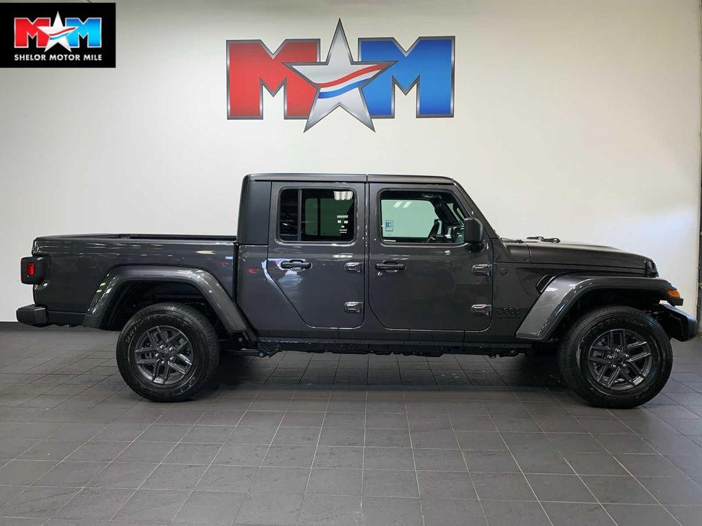 new 2025 Jeep Gladiator car, priced at $47,400