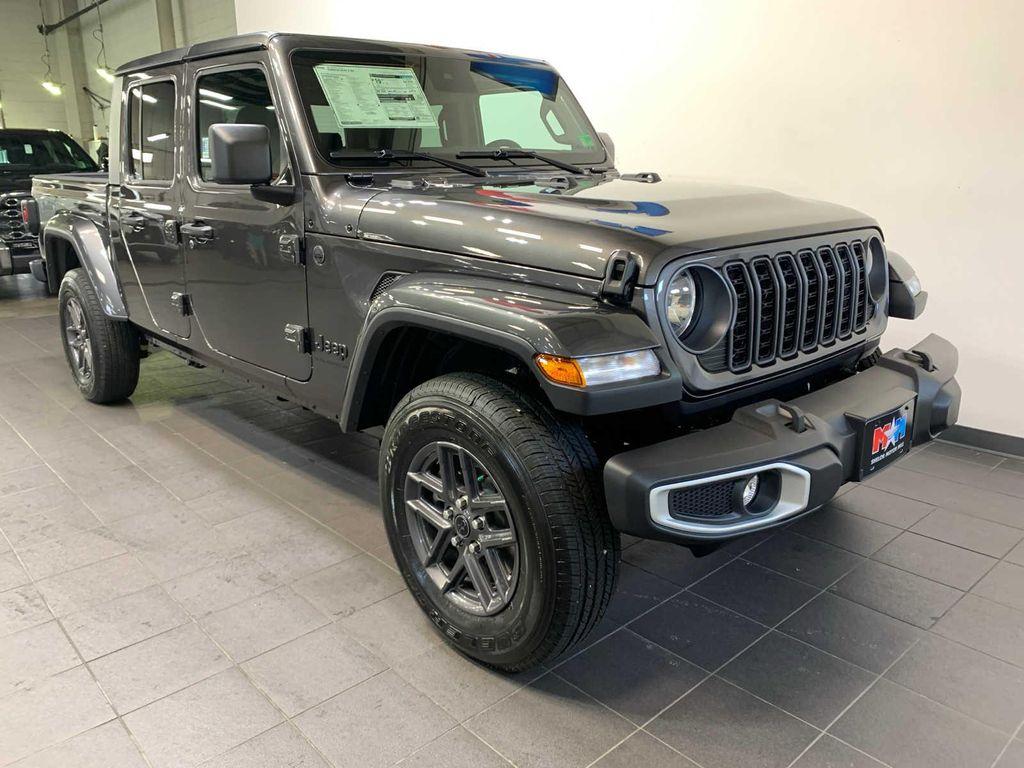 new 2025 Jeep Gladiator car, priced at $47,400