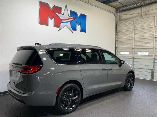 new 2025 Chrysler Pacifica car, priced at $52,976