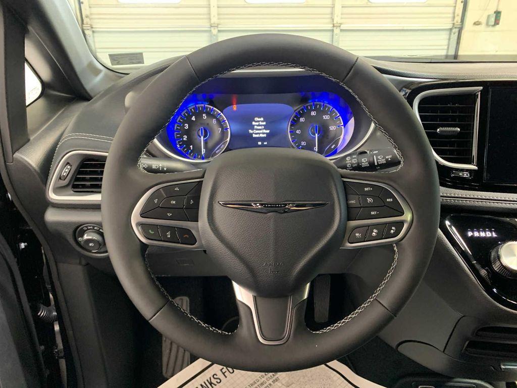 new 2025 Chrysler Pacifica car, priced at $46,265