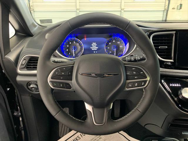 new 2025 Chrysler Pacifica car, priced at $46,765