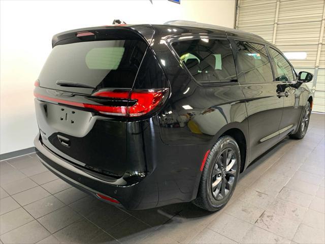new 2025 Chrysler Pacifica car, priced at $46,765