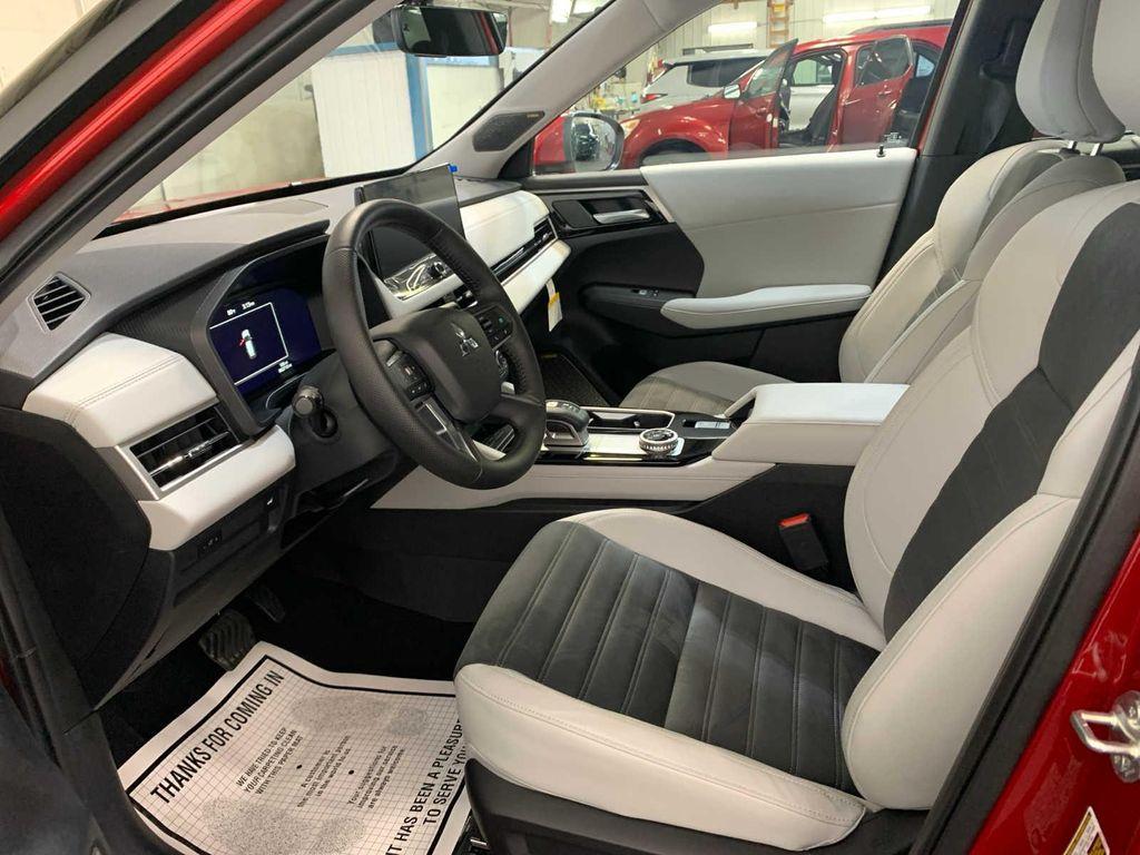 new 2025 Mitsubishi Outlander car, priced at $37,245