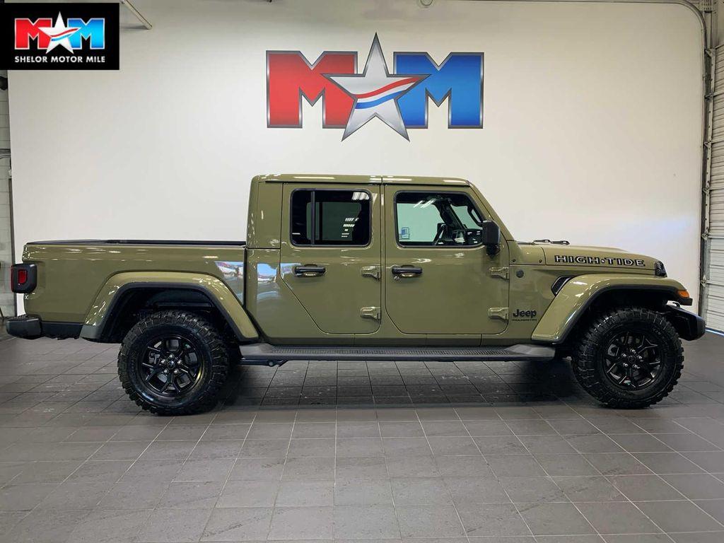 new 2025 Jeep Gladiator car, priced at $48,205