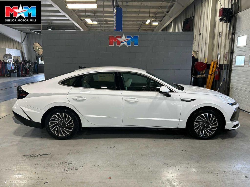 new 2025 Hyundai Sonata Hybrid car, priced at $31,989
