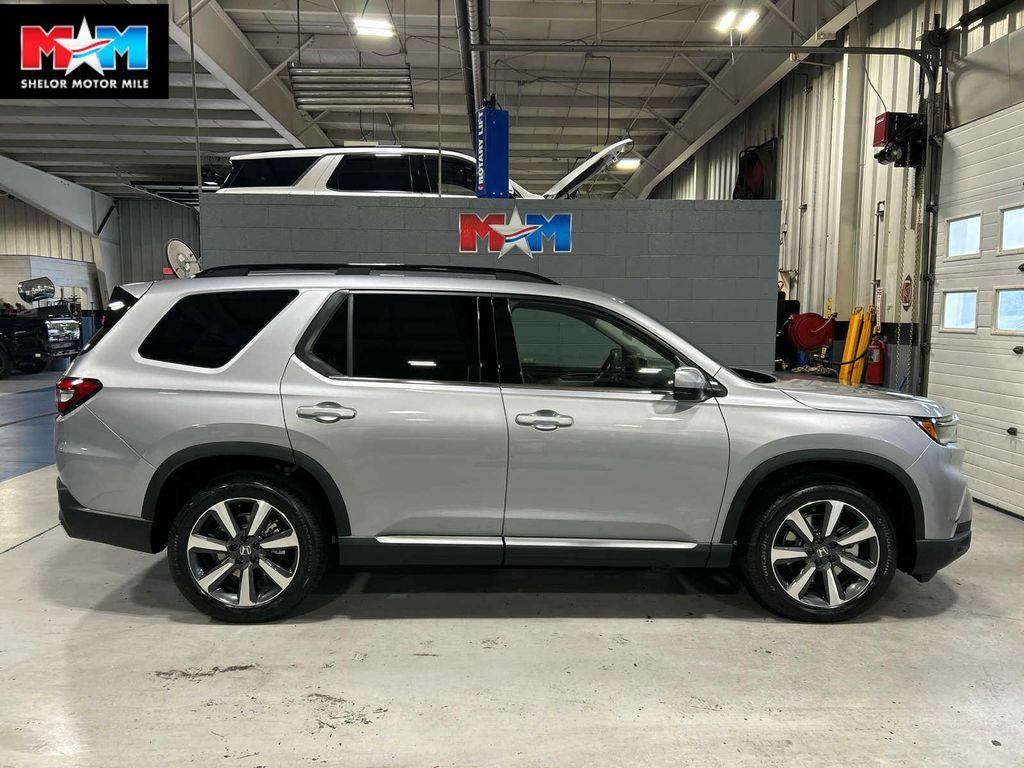 new 2025 Honda Pilot car, priced at $51,095