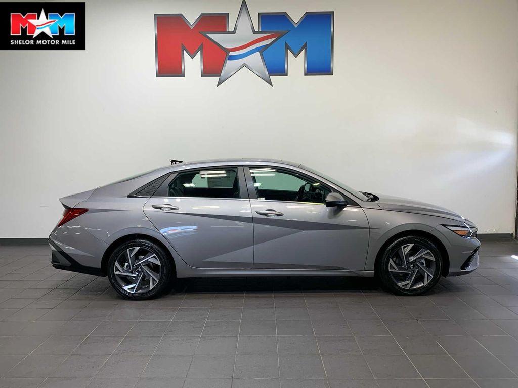 new 2025 Hyundai Elantra car, priced at $31,725