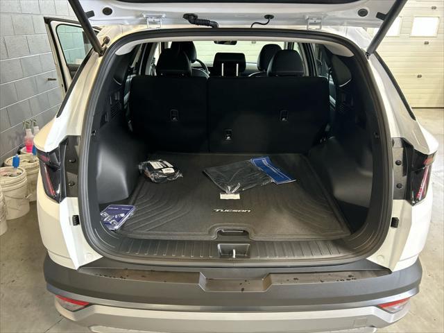 new 2025 Hyundai TUCSON Hybrid car, priced at $38,830