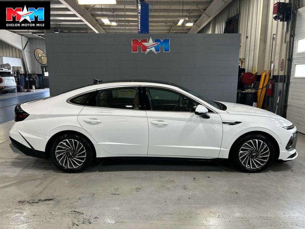 new 2025 Hyundai Sonata Hybrid car, priced at $39,940