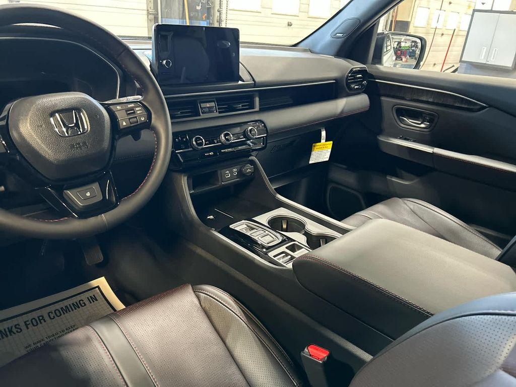 new 2025 Honda Pilot car, priced at $54,997