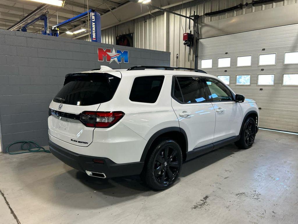 new 2025 Honda Pilot car, priced at $54,997
