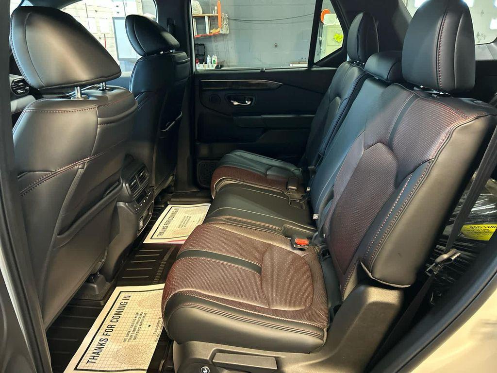 new 2025 Honda Pilot car, priced at $54,997