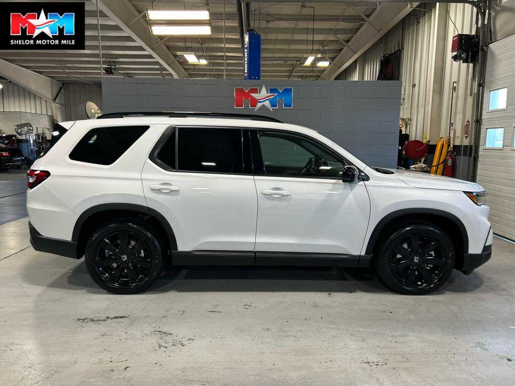 new 2025 Honda Pilot car, priced at $54,997