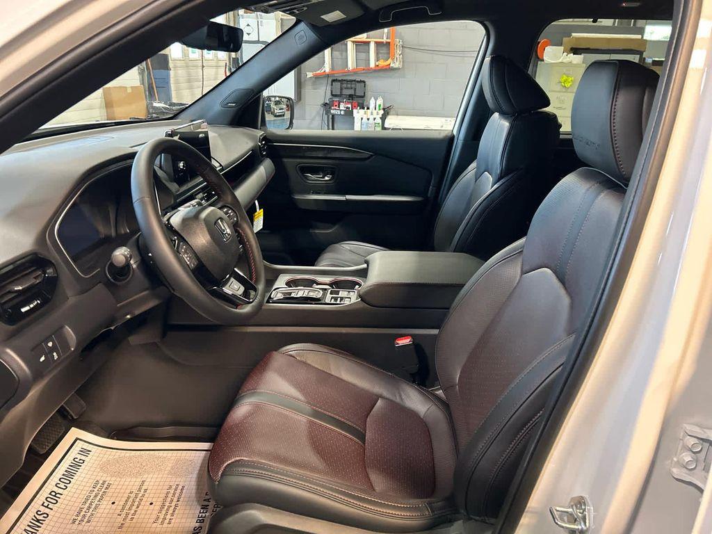 new 2025 Honda Pilot car, priced at $54,997