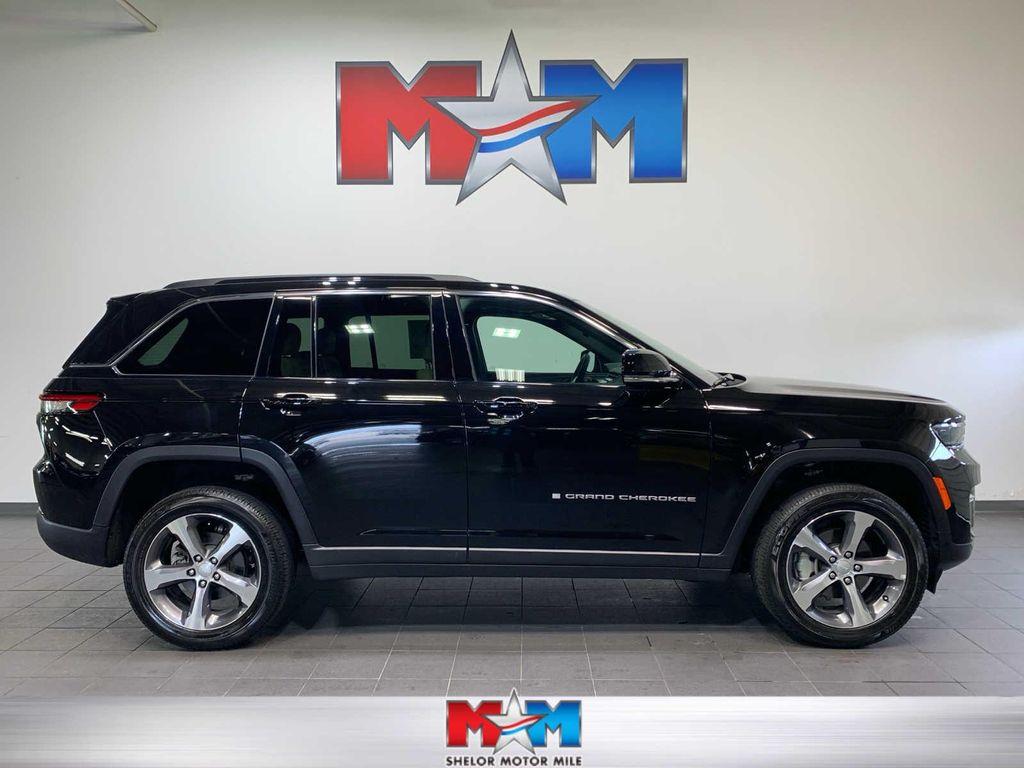used 2024 Jeep Grand Cherokee car, priced at $42,985
