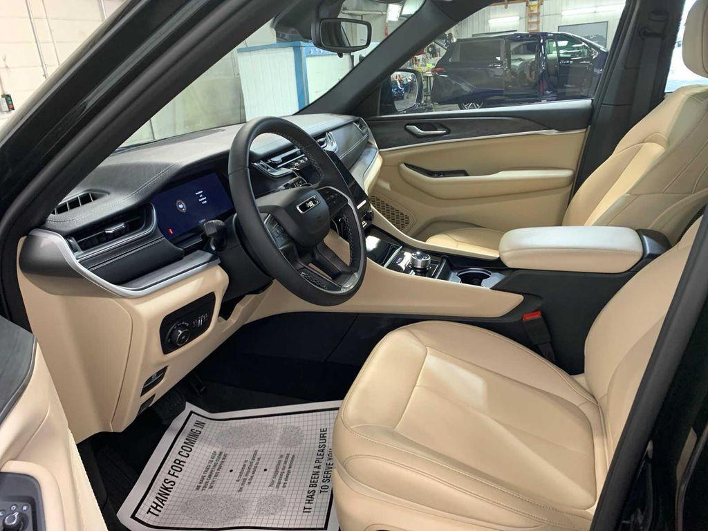 used 2024 Jeep Grand Cherokee car, priced at $42,985