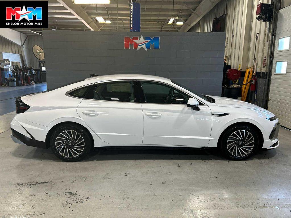 new 2025 Hyundai Sonata Hybrid car, priced at $31,977