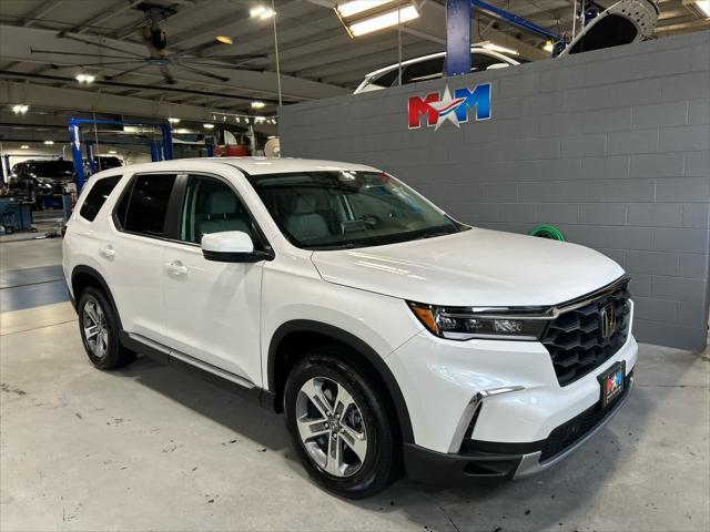 new 2025 Honda Pilot car, priced at $47,505