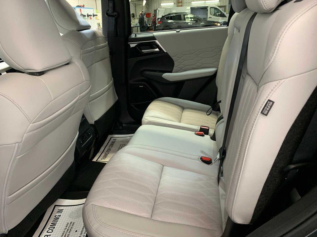 new 2025 Mitsubishi Outlander car, priced at $38,245