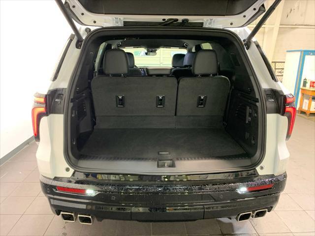 used 2025 Chevrolet Traverse car, priced at $59,989