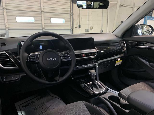 new 2025 Kia Seltos car, priced at $28,010