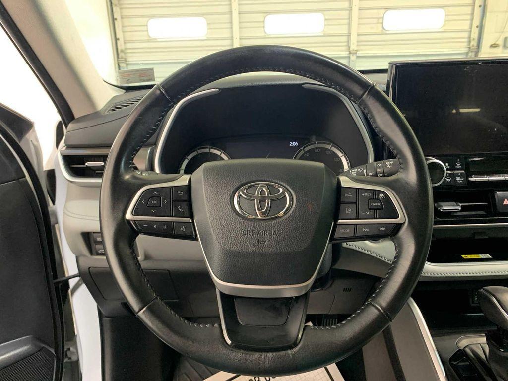 used 2023 Toyota Highlander car, priced at $36,989