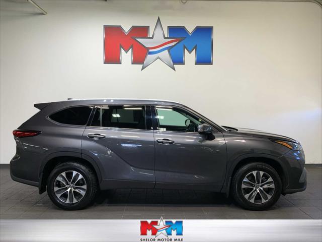 used 2022 Toyota Highlander car, priced at $41,989