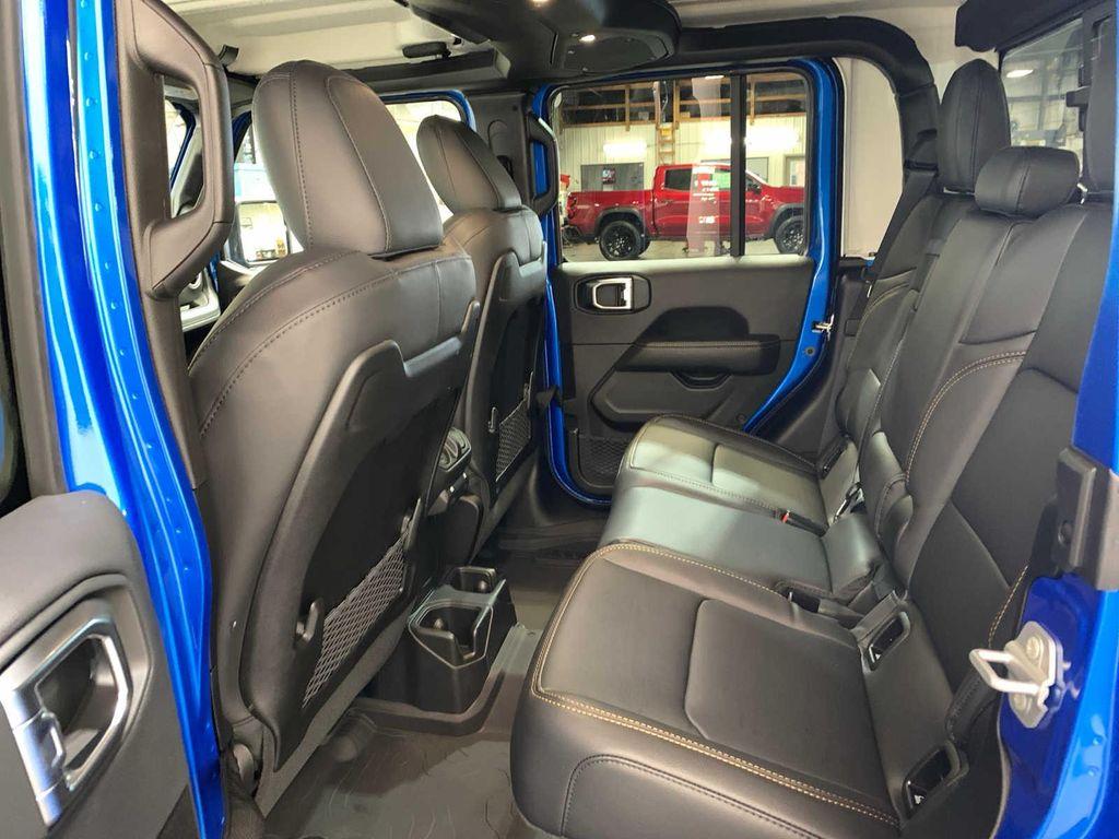 new 2025 Jeep Gladiator car, priced at $48,205