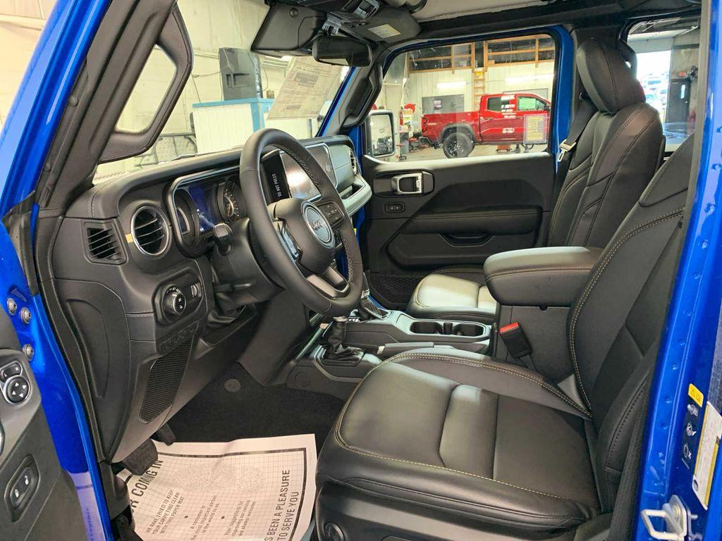 new 2025 Jeep Gladiator car, priced at $48,205