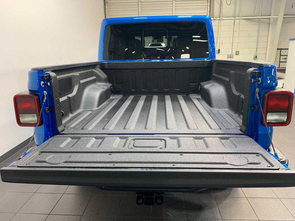 new 2025 Jeep Gladiator car, priced at $48,205