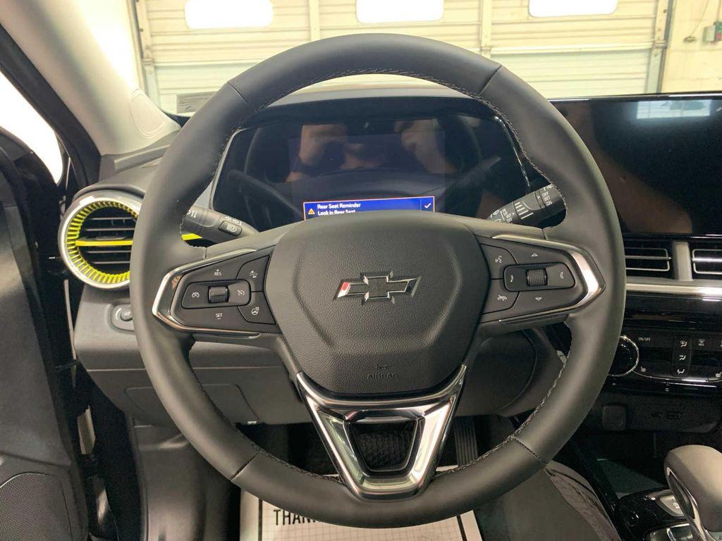 new 2025 Chevrolet Trax car, priced at $26,704
