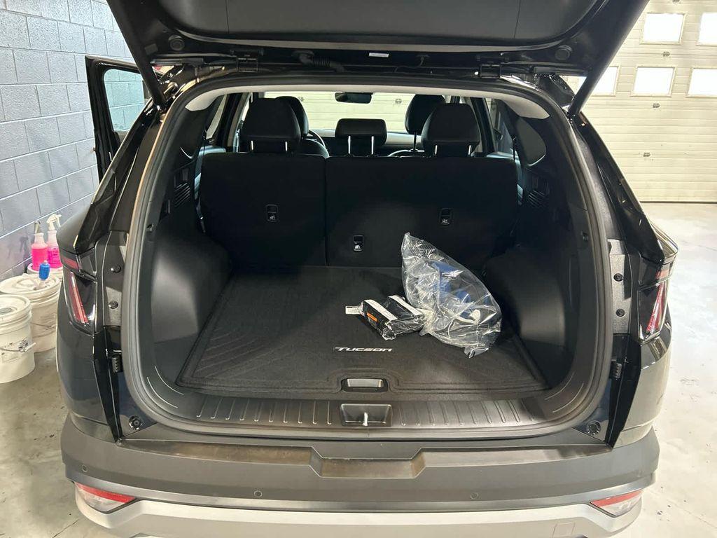 new 2025 Hyundai TUCSON Hybrid car, priced at $40,200