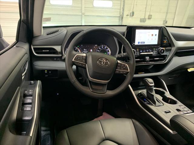 used 2024 Toyota Highlander car
