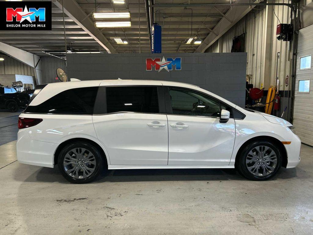 new 2026 Honda Odyssey car, priced at $47,977