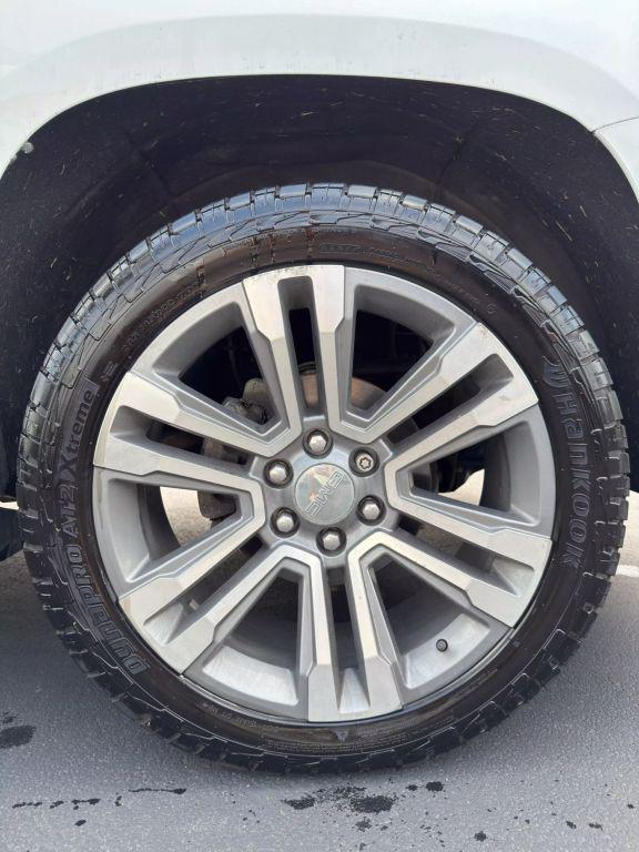 used 2017 GMC Yukon car, priced at $28,800